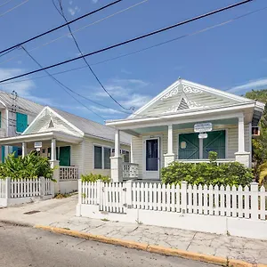  Holiday home Tradewinds United States